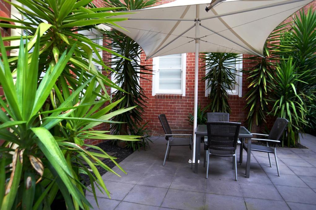 Quest East Melbourne Aparthotel Exterior foto